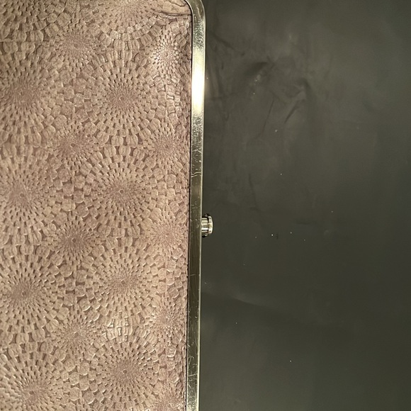 hobo lauren leather bifold clutch wallet Embossed gray/taupe. - Picture 15 of 16